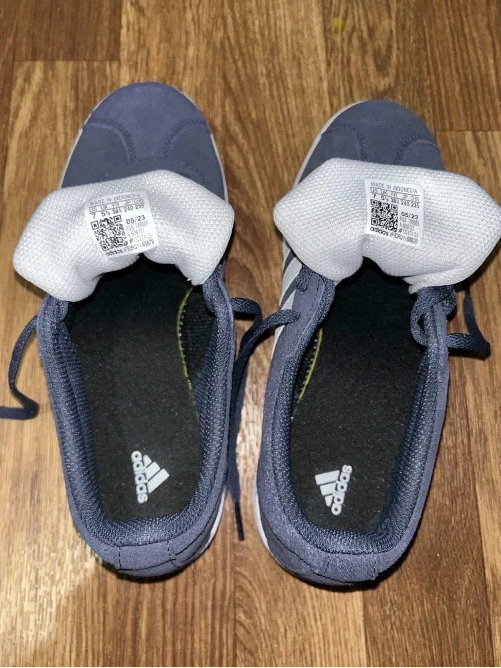 Adidas Blue Suede Low Top Athletic Sneakers Women's Size 7 - Picture 3 of 5